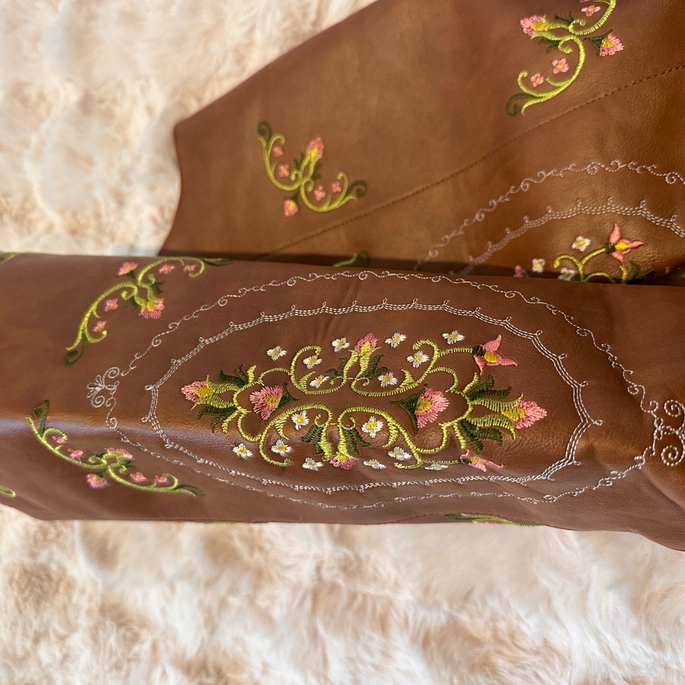 Embroidered Brown Western Knee-High Heeled Boots - Picture 5 of 7